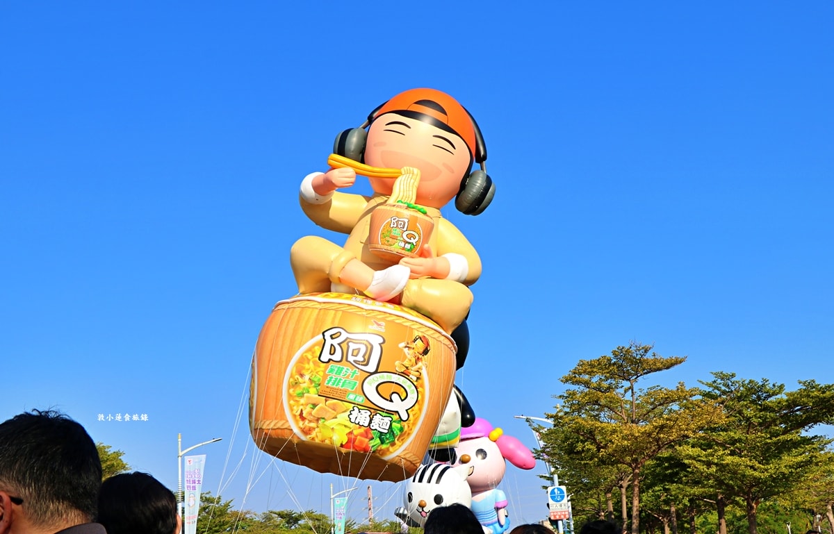 2025 OPEN!夢時代大氣球遊行‧OPEN大氣球遊行來了！高雄夢時代熱鬧登場，超過20組卡通偶像 OPEN! RUN氣球路跑!!