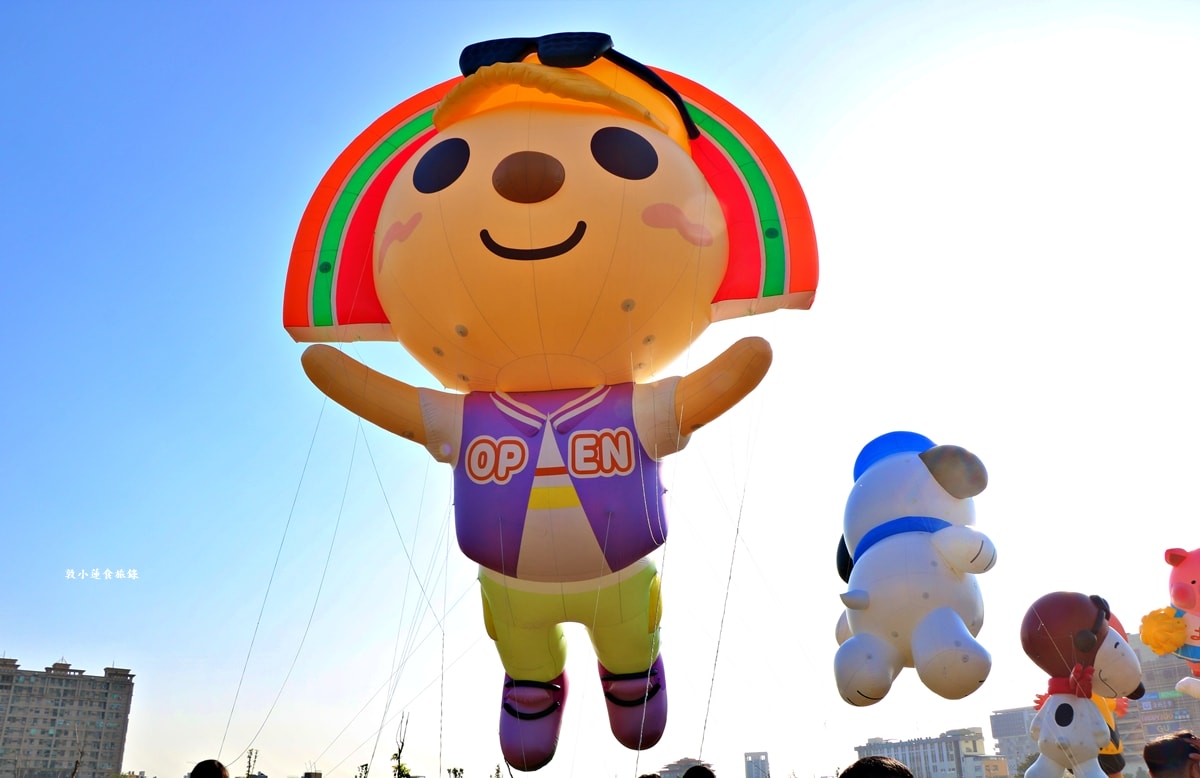 2025 OPEN!夢時代大氣球遊行‧OPEN大氣球遊行來了！高雄夢時代熱鬧登場，超過20組卡通偶像 OPEN! RUN氣球路跑!!