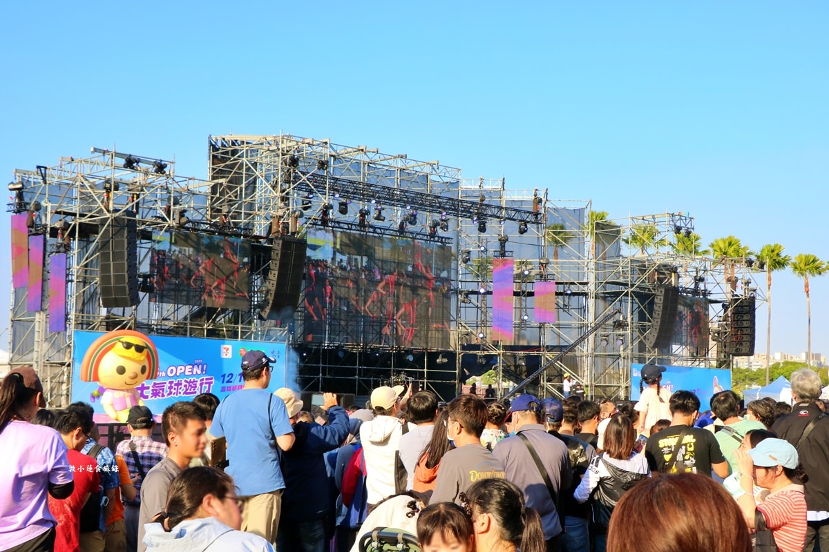 2025 OPEN!夢時代大氣球遊行‧OPEN大氣球遊行來了！高雄夢時代熱鬧登場，超過20組卡通偶像 OPEN! RUN氣球路跑!!