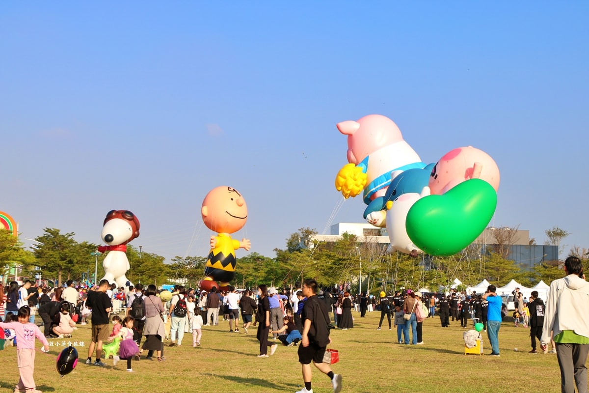 2025 OPEN!夢時代大氣球遊行‧OPEN大氣球遊行來了！高雄夢時代熱鬧登場，超過20組卡通偶像 OPEN! RUN氣球路跑!!