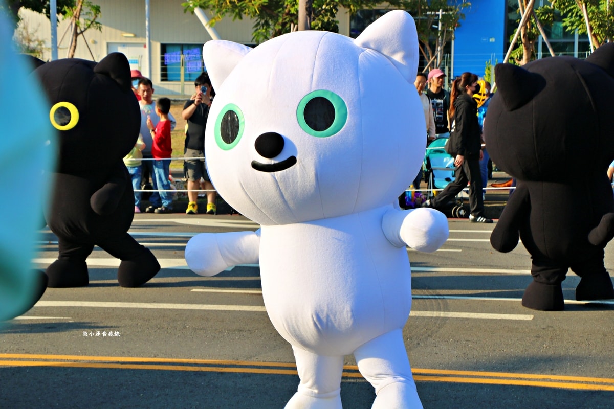 2025 OPEN!夢時代大氣球遊行‧OPEN大氣球遊行來了！高雄夢時代熱鬧登場，超過20組卡通偶像 OPEN! RUN氣球路跑!!