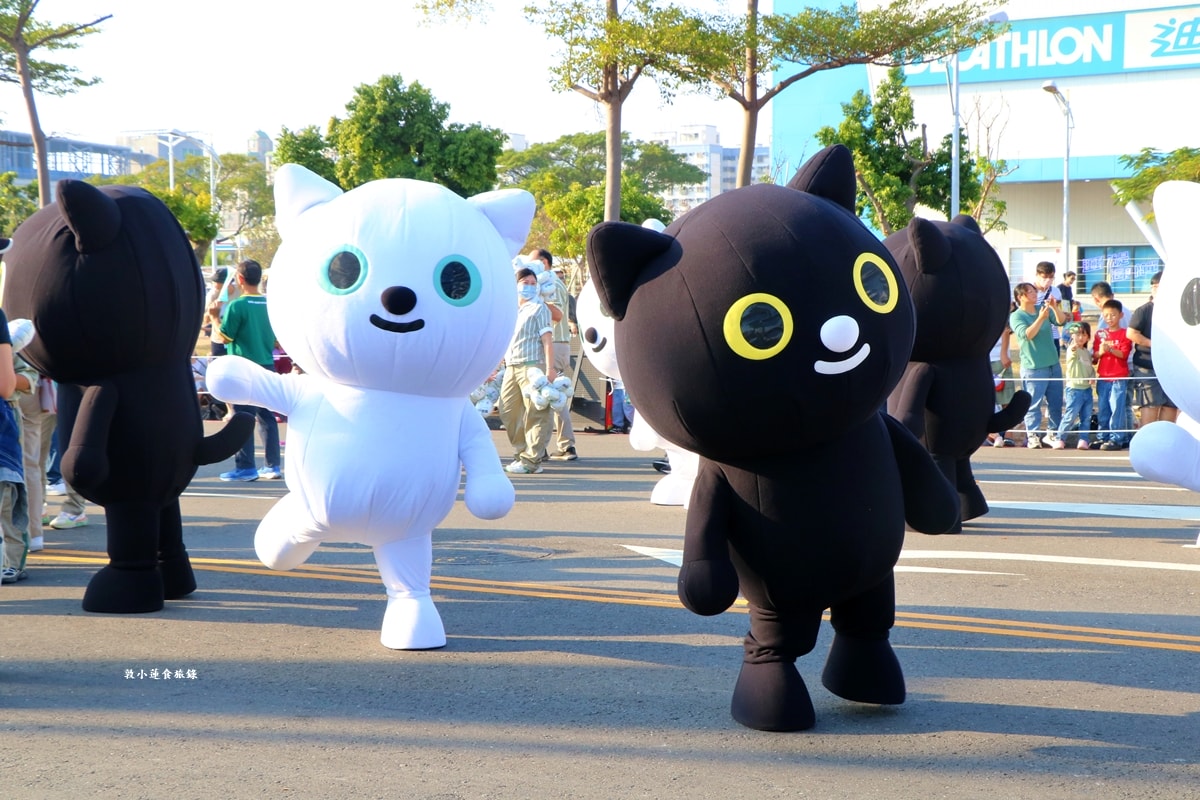 2025 OPEN!夢時代大氣球遊行‧OPEN大氣球遊行來了！高雄夢時代熱鬧登場，超過20組卡通偶像 OPEN! RUN氣球路跑!!