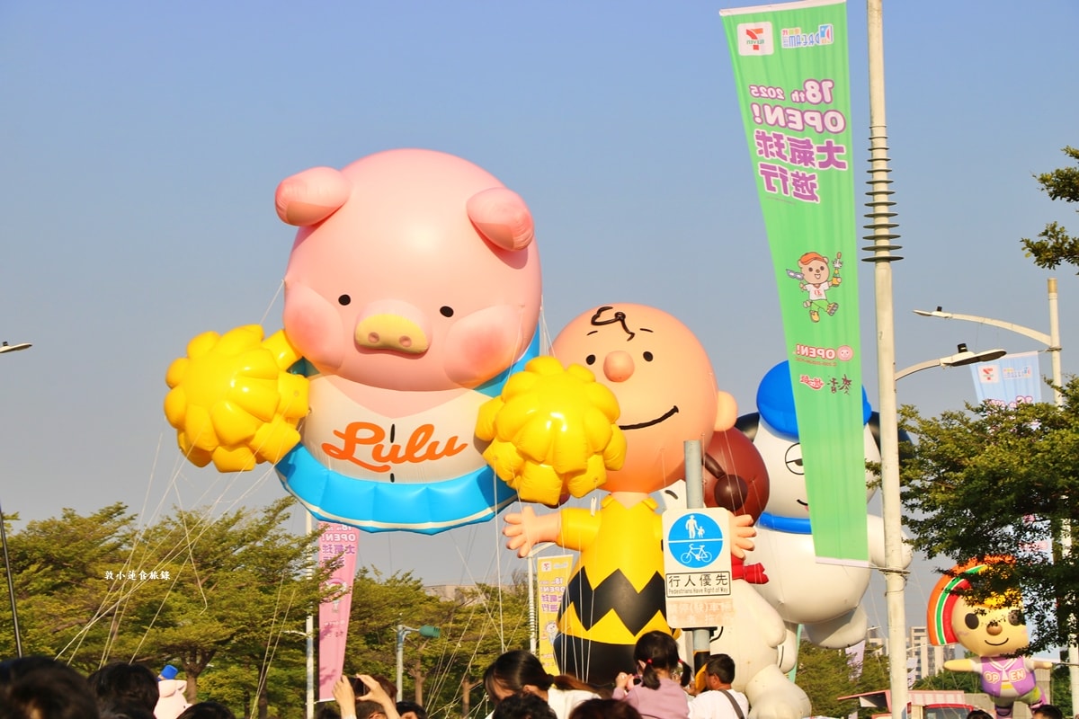 2025 OPEN!夢時代大氣球遊行‧OPEN大氣球遊行來了！高雄夢時代熱鬧登場，超過20組卡通偶像 OPEN! RUN氣球路跑!!