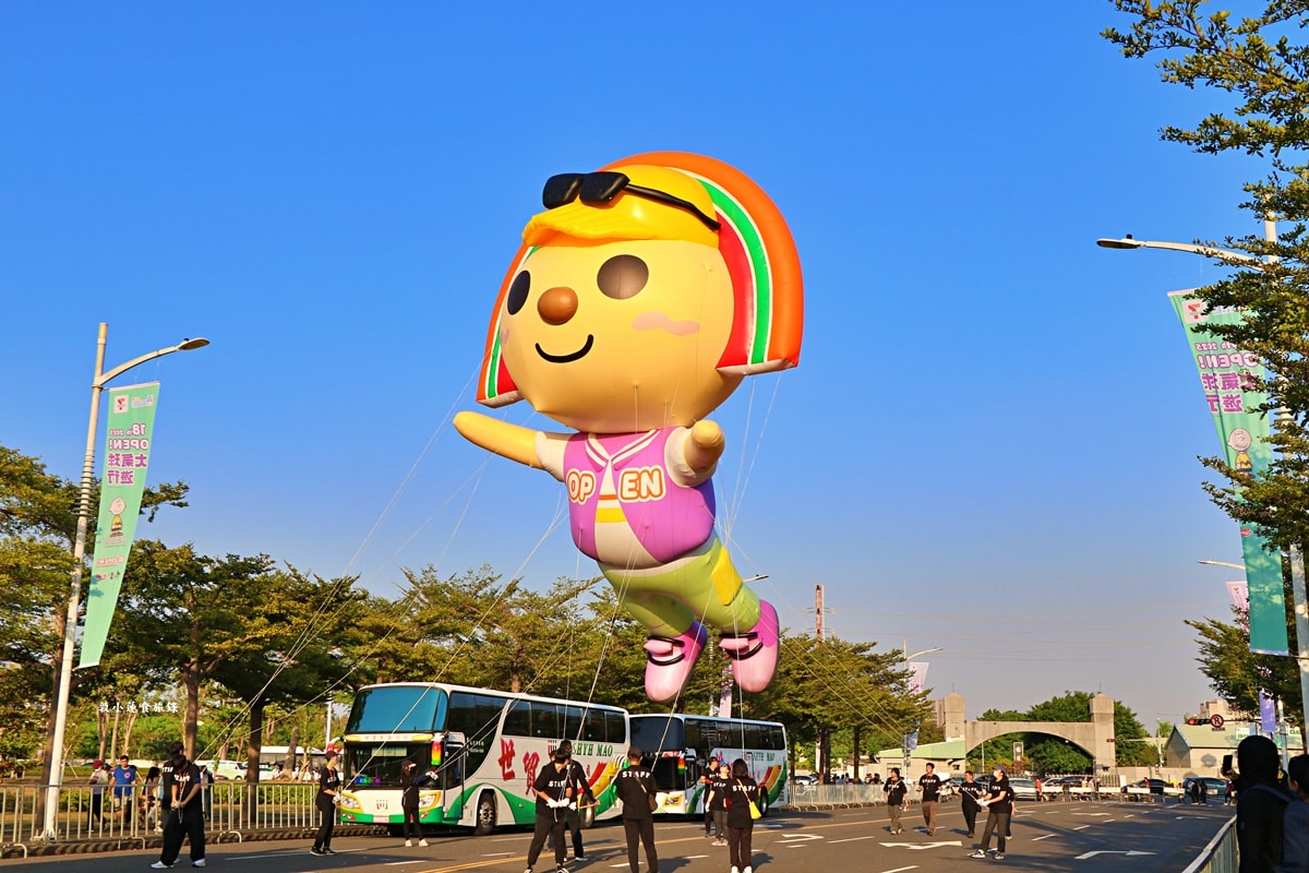 2025 OPEN!夢時代大氣球遊行‧OPEN大氣球遊行來了！高雄夢時代熱鬧登場，超過20組卡通偶像 OPEN! RUN氣球路跑!!