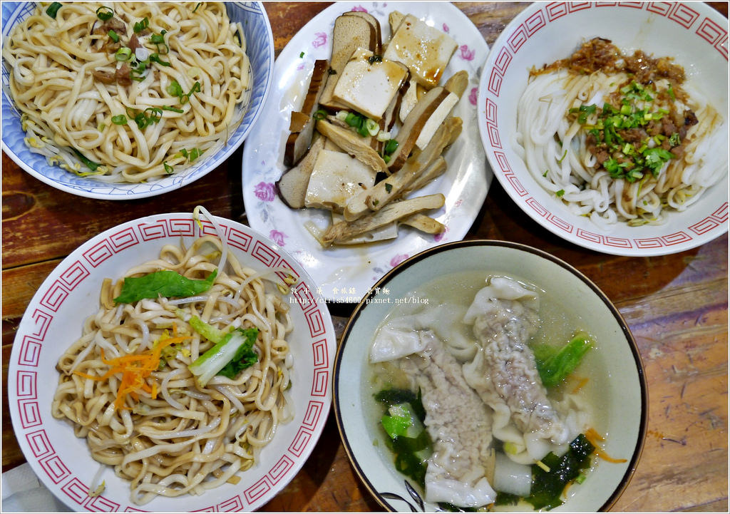 【屏東‧內埔】老實麵懷舊麵館‧食尚玩家,美食節目採訪過,餐點簡單樸素好吃,態度讓人不敢恭維的二訪店 - 敦 小 蓮の食旅錄