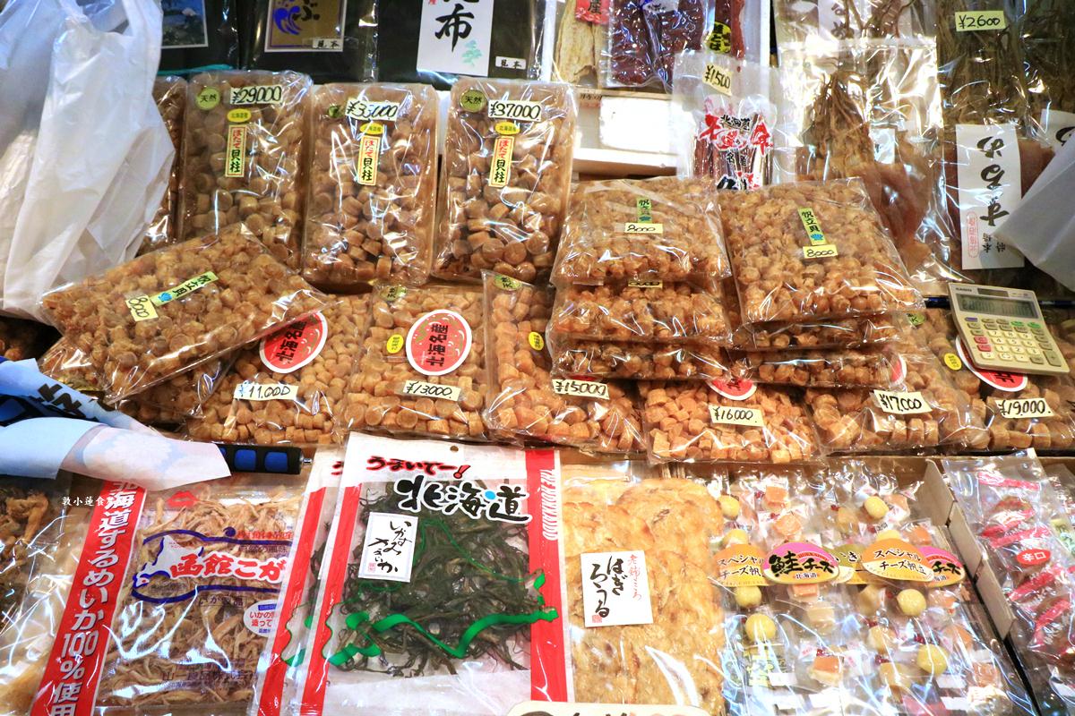 【北海道函館】函館朝市‧海鮮控看這裡,帝王蟹當早餐,滿當當海鮮料理等你逛 - 第17張圖