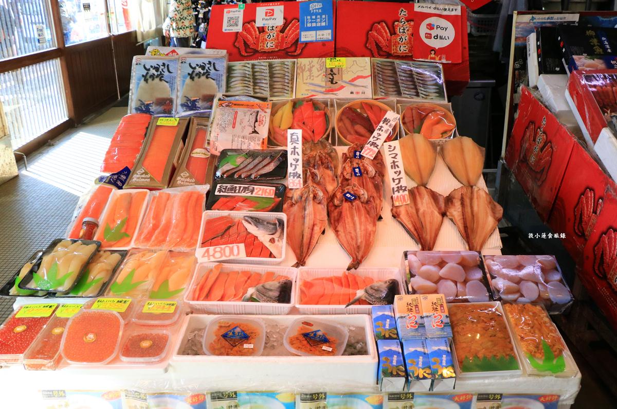 【北海道函館】函館朝市‧海鮮控看這裡,帝王蟹當早餐,滿當當海鮮料理等你逛 - 第28張圖