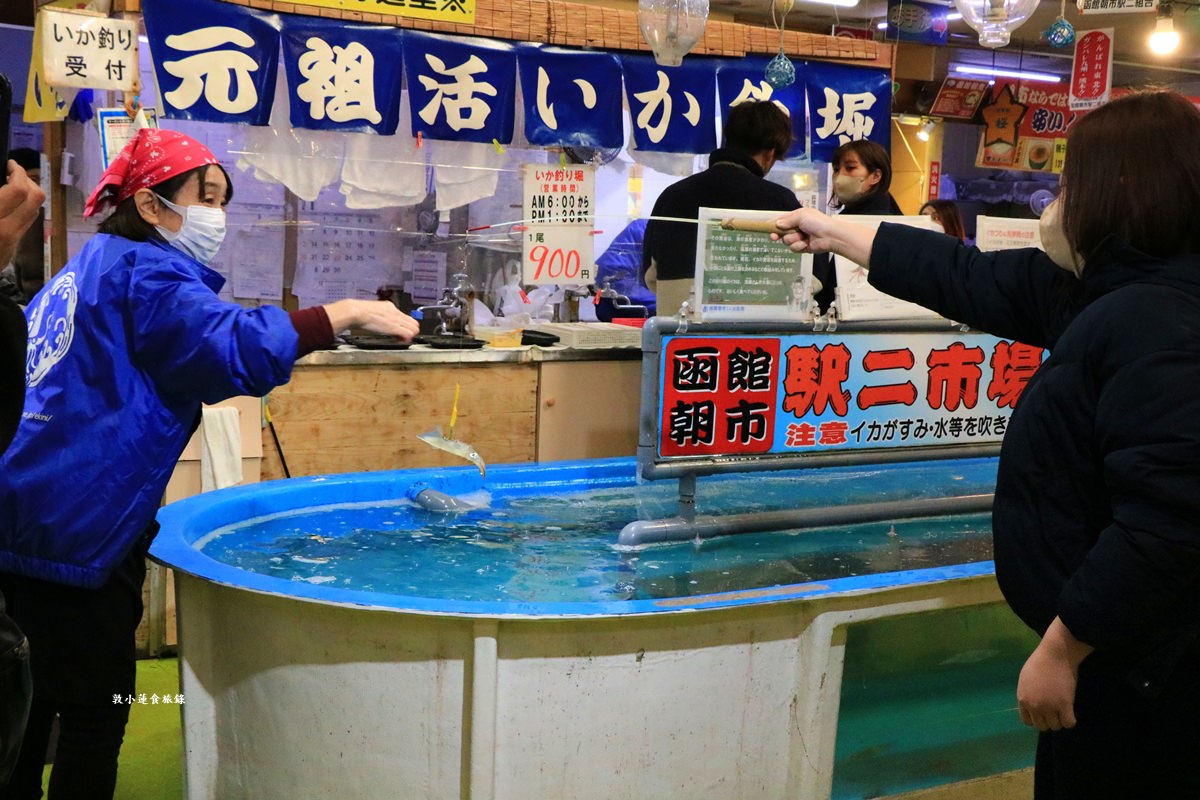【北海道函館】函館朝市‧海鮮控看這裡,帝王蟹當早餐,滿當當海鮮料理等你逛 - 第23張圖