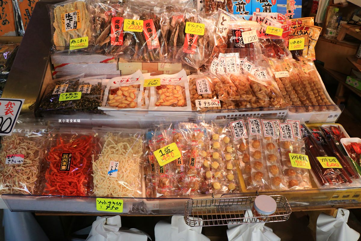 【北海道函館】函館朝市‧海鮮控看這裡,帝王蟹當早餐,滿當當海鮮料理等你逛 - 第26張圖