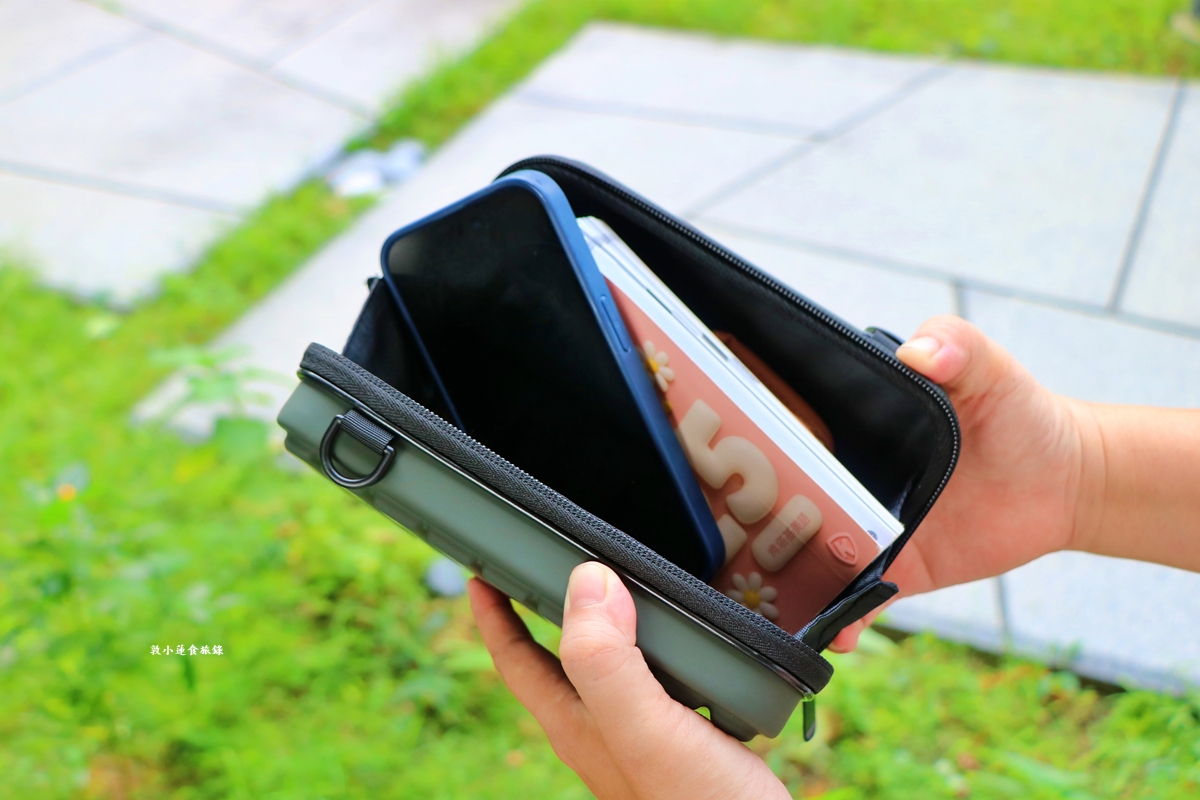 【旅行好物】Travel Blue 英國藍旅‧旅途有型經典款禮盒,親膚烤漆斜背包新品上市,寧靜頸枕人體工學設計,柔軟舒適旅行長途必備!! - 第8張圖