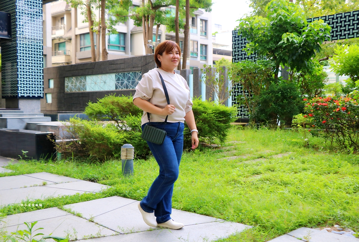 【旅行好物】Travel Blue 英國藍旅‧旅途有型經典款禮盒,親膚烤漆斜背包新品上市,寧靜頸枕人體工學設計,柔軟舒適旅行長途必備!! - 第9張圖