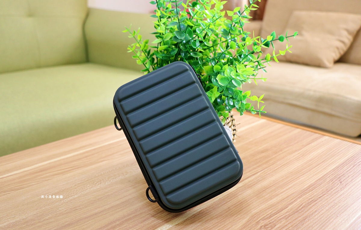 【旅行好物】Travel Blue 英國藍旅‧旅途有型經典款禮盒,親膚烤漆斜背包新品上市,寧靜頸枕人體工學設計,柔軟舒適旅行長途必備!! - 第3張圖