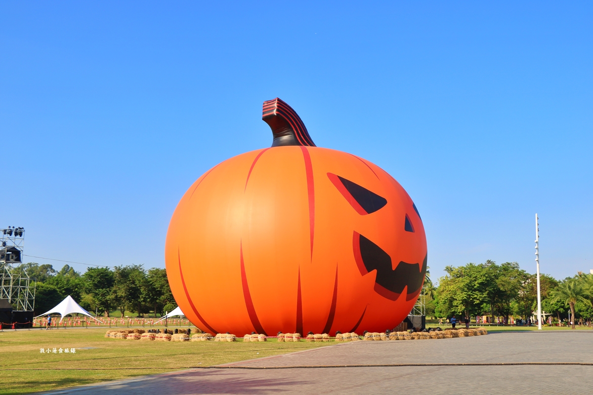𝟐𝟎𝟐𝟓 萬聖節武營來搗蛋‧大鵬展翅不奇特,南瓜展翅才飛天!! 22 公尺巨型南瓜降臨衛武營,不給糖就搗蛋!! - 第21張圖 𝟐𝟎𝟐𝟓 萬聖節武營來搗蛋‧大鵬展翅不奇特,南瓜展翅才飛天!! 22 公尺巨型南瓜降臨衛武營,不給糖就搗蛋!!