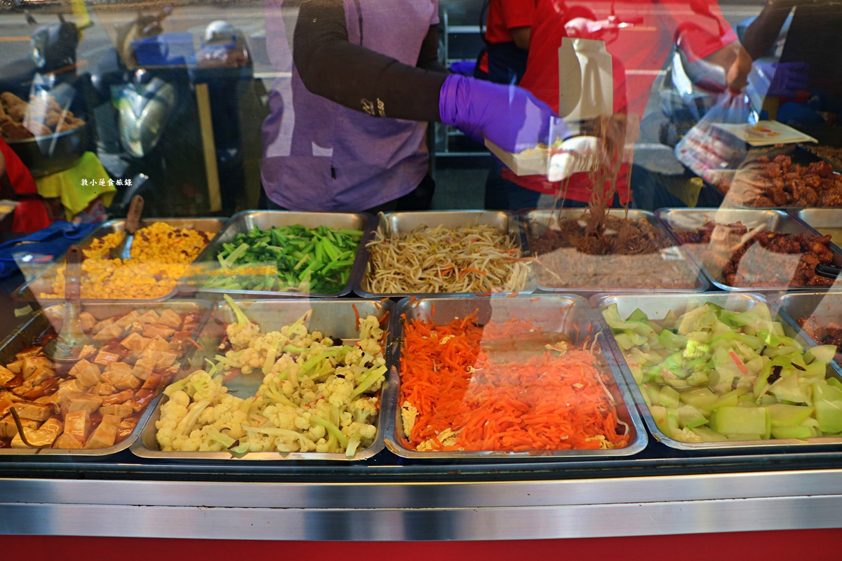 翰鼎豆乳豬‧文藻校區最夯的排隊便當,百元份量多到嚇嚇叫的豆乳豬飯!! - 第6張圖