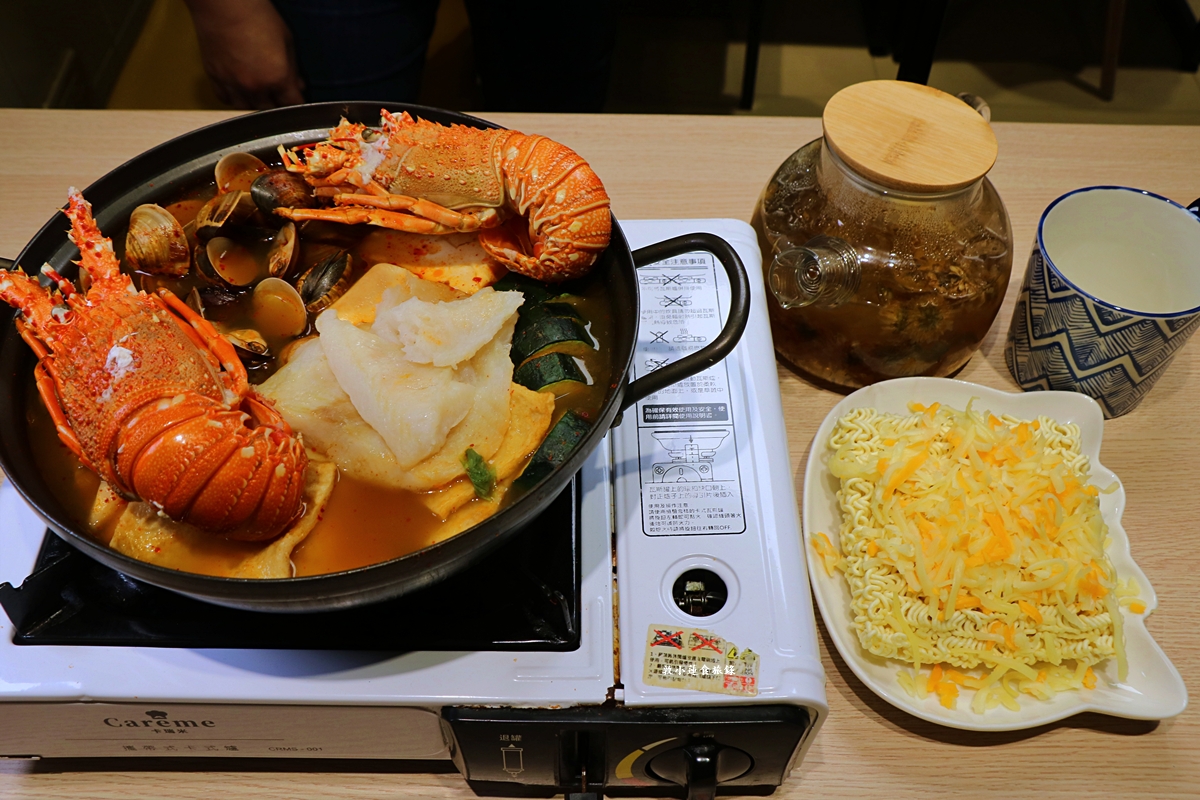 玫瑰私藏＆一日三餐‧巷弄中超低調的家庭韓式料理，不用300元就能吃到200g的龍蝦豆腐個人鍋，份量極多平價聚餐首選!!