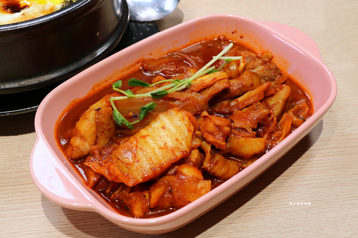 玫瑰私藏＆一日三餐‧巷弄中超低調的家庭韓式料理，不用300元就能吃到200g的龍蝦豆腐個人鍋，份量極多平價聚餐首選!!