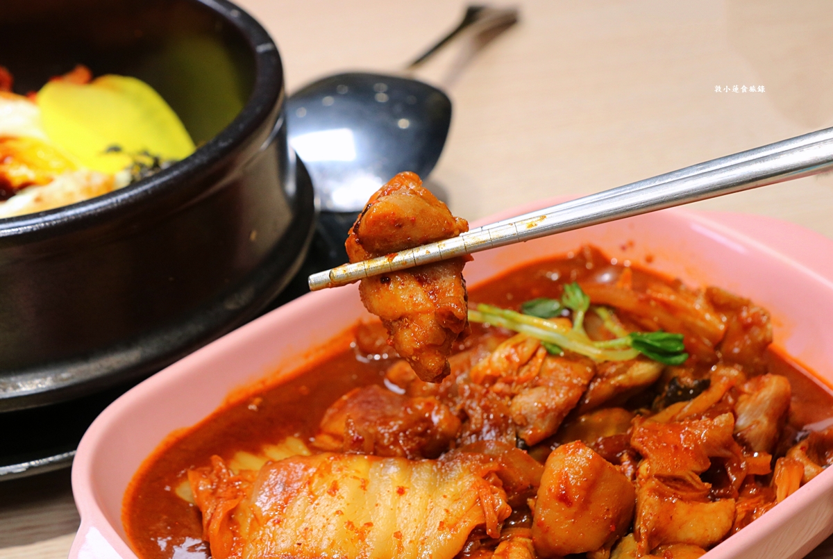 玫瑰私藏＆一日三餐‧巷弄中超低調的家庭韓式料理，不用300元就能吃到200g的龍蝦豆腐個人鍋，份量極多平價聚餐首選!!