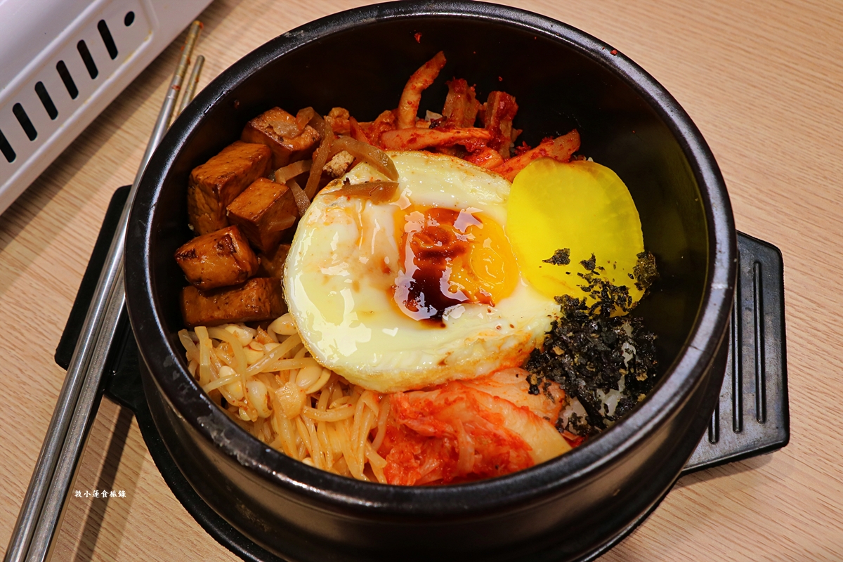 玫瑰私藏＆一日三餐‧巷弄中超低調的家庭韓式料理，不用300元就能吃到200g的龍蝦豆腐個人鍋，份量極多平價聚餐首選!!