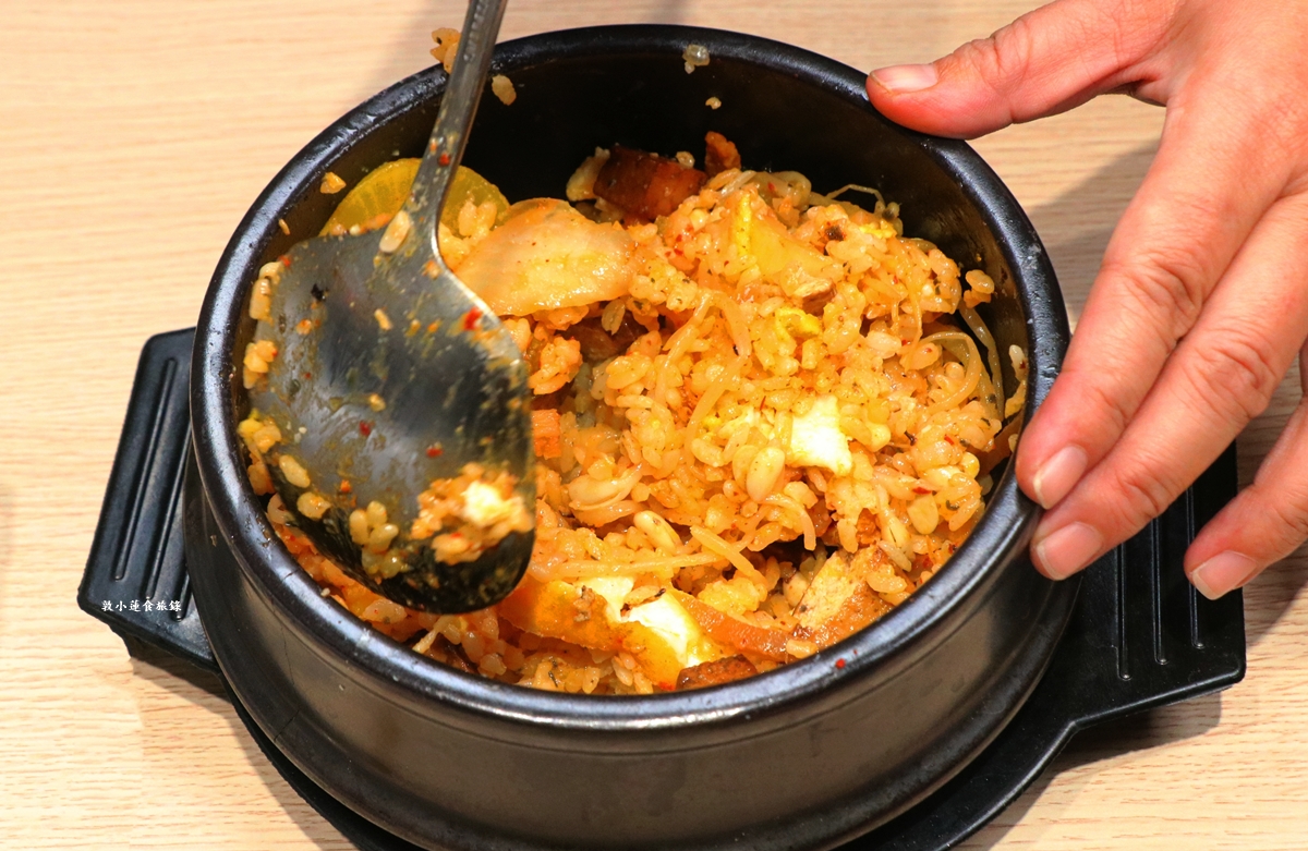 玫瑰私藏＆一日三餐‧巷弄中超低調的家庭韓式料理，不用300元就能吃到200g的龍蝦豆腐個人鍋，份量極多平價聚餐首選!!