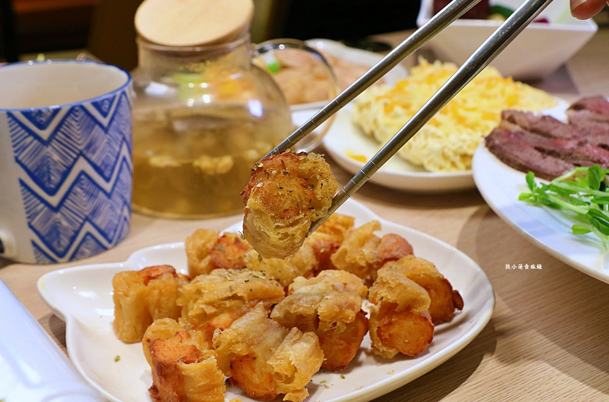 玫瑰私藏＆一日三餐‧巷弄中超低調的家庭韓式料理，不用300元就能吃到200g的龍蝦豆腐個人鍋，份量極多平價聚餐首選!!