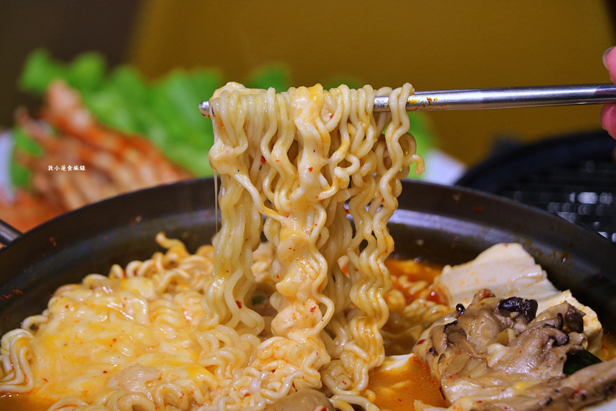 玫瑰私藏＆一日三餐‧巷弄中超低調的家庭韓式料理，不用300元就能吃到200g的龍蝦豆腐個人鍋，份量極多平價聚餐首選!!