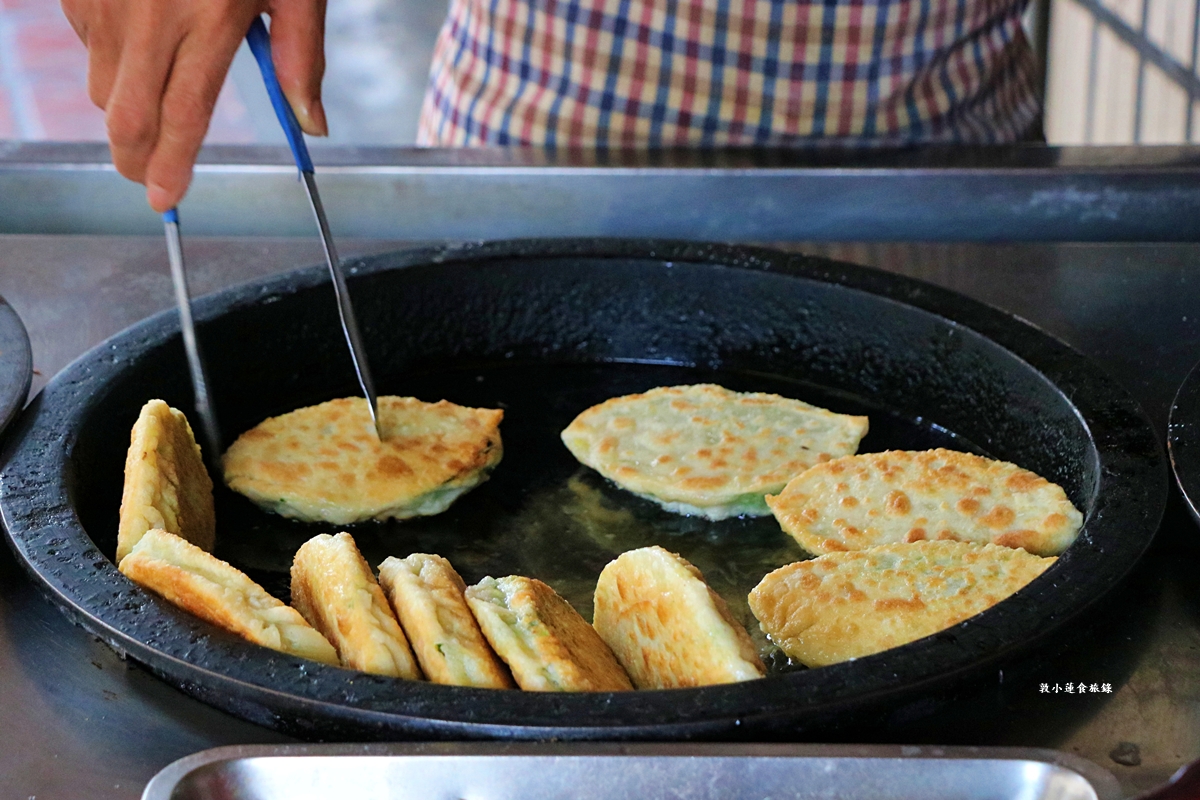 壽昌路無名餡餅/蔥油餅/韭菜盒‧三十年手工餡餅攤車,在地人最推薦的台式下午茶 - 第5張圖 壽昌路無名餡餅/蔥油餅/韭菜盒‧三十年手工餡餅攤車,在地人最推薦的台式下午茶