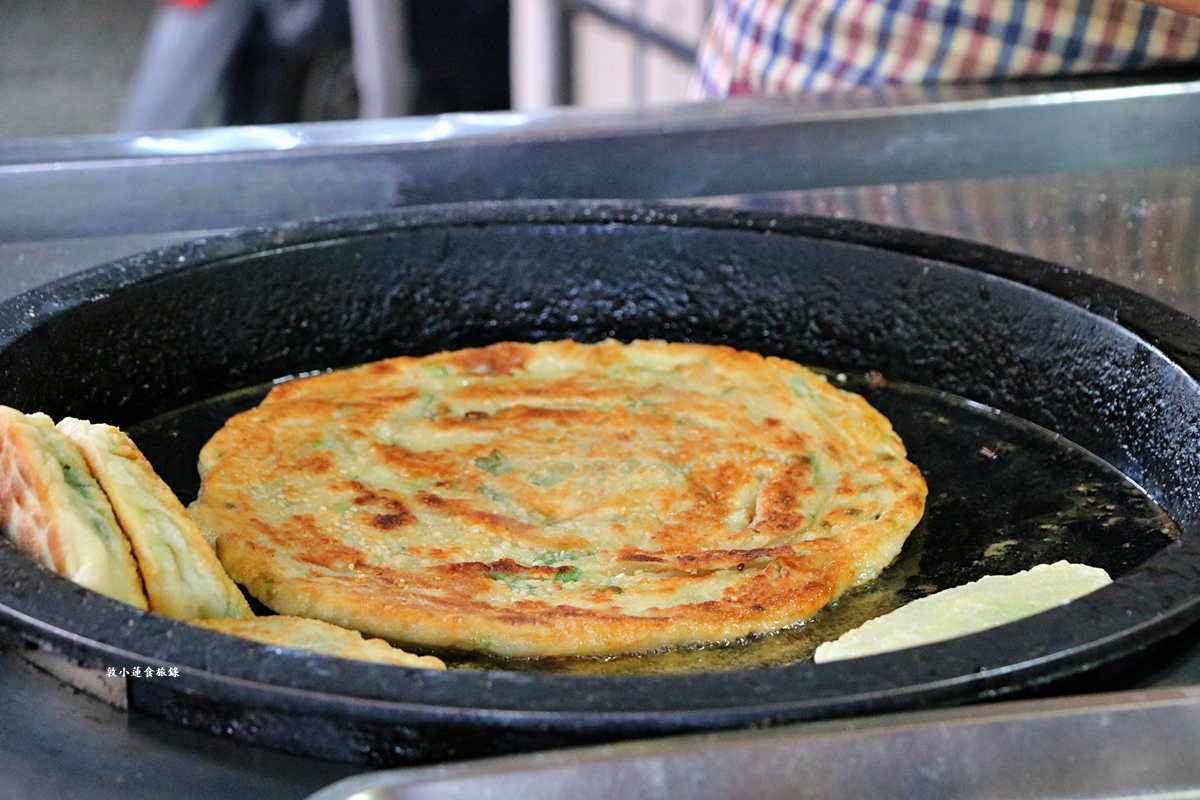壽昌路無名餡餅/蔥油餅/韭菜盒‧三十年手工餡餅攤車,在地人最推薦的台式下午茶 - 第6張圖 壽昌路無名餡餅/蔥油餅/韭菜盒‧三十年手工餡餅攤車,在地人最推薦的台式下午茶