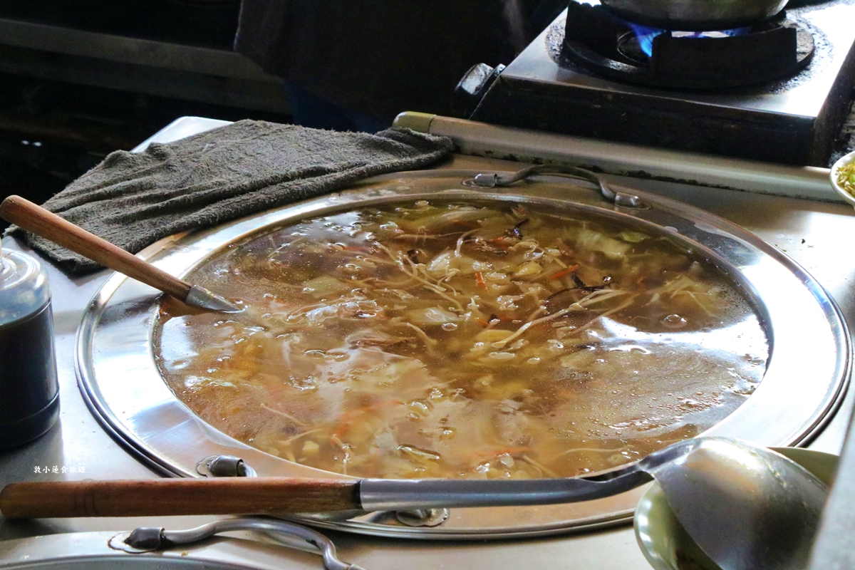 樂融素食‧巷口素食初一、十五新選擇，當歸湯滿滿一碗用料實在，還有素肉排便當!!