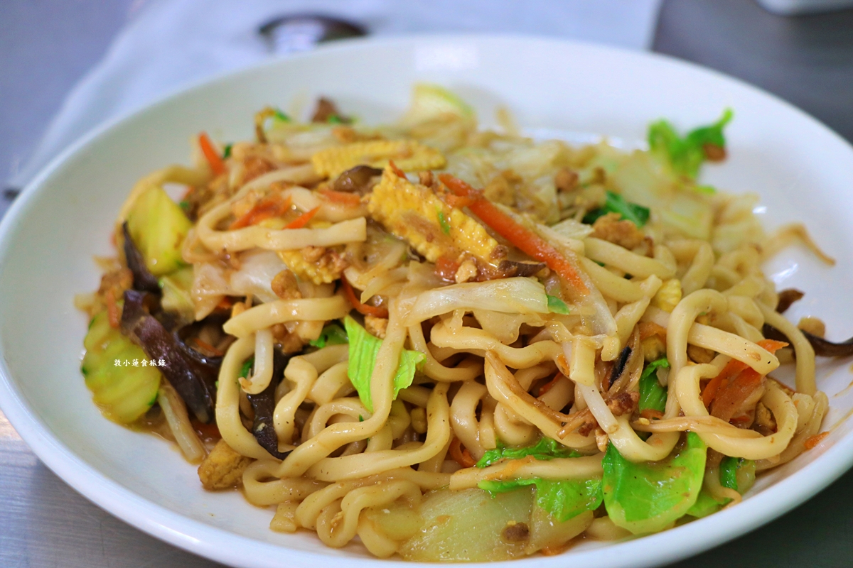 素然起勁記膳堂‧仁武最受歡迎的素食店，CP值超高現點現做，推薦炒麵!!